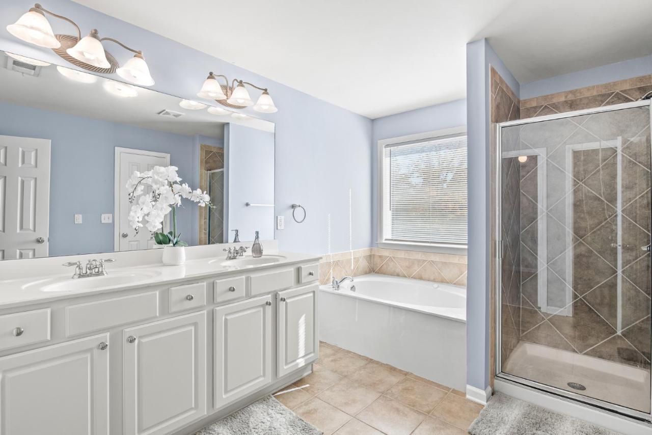 Willa Calming Grey Townhouse With Jacuzzi Bathtub Atlanta Zewnętrze zdjęcie